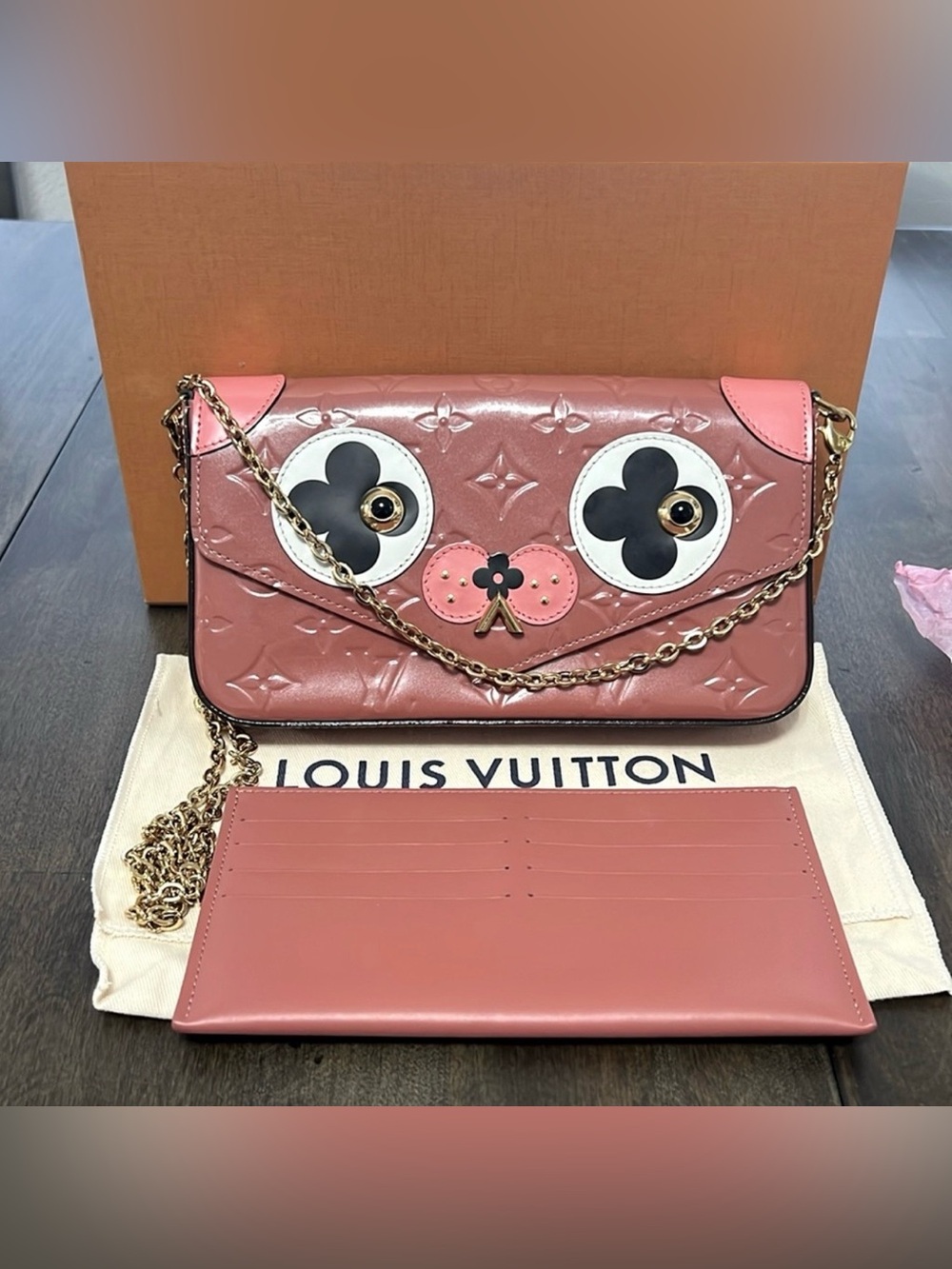 💯 LOUIS VUITTON Monogram Vernis
Pochette-Felicie Chain Long Wallet with COA